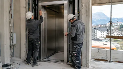 Sinnbild Aufzugsbau — KI-generiert, zeigt nicht Pedrics e.U.