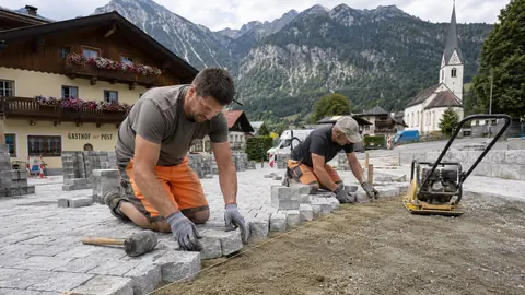 Sinnbild Pflasterer und Asphaltierer — KI-generiert, zeigt nicht Segment Pflasterung GmbH & Co KG